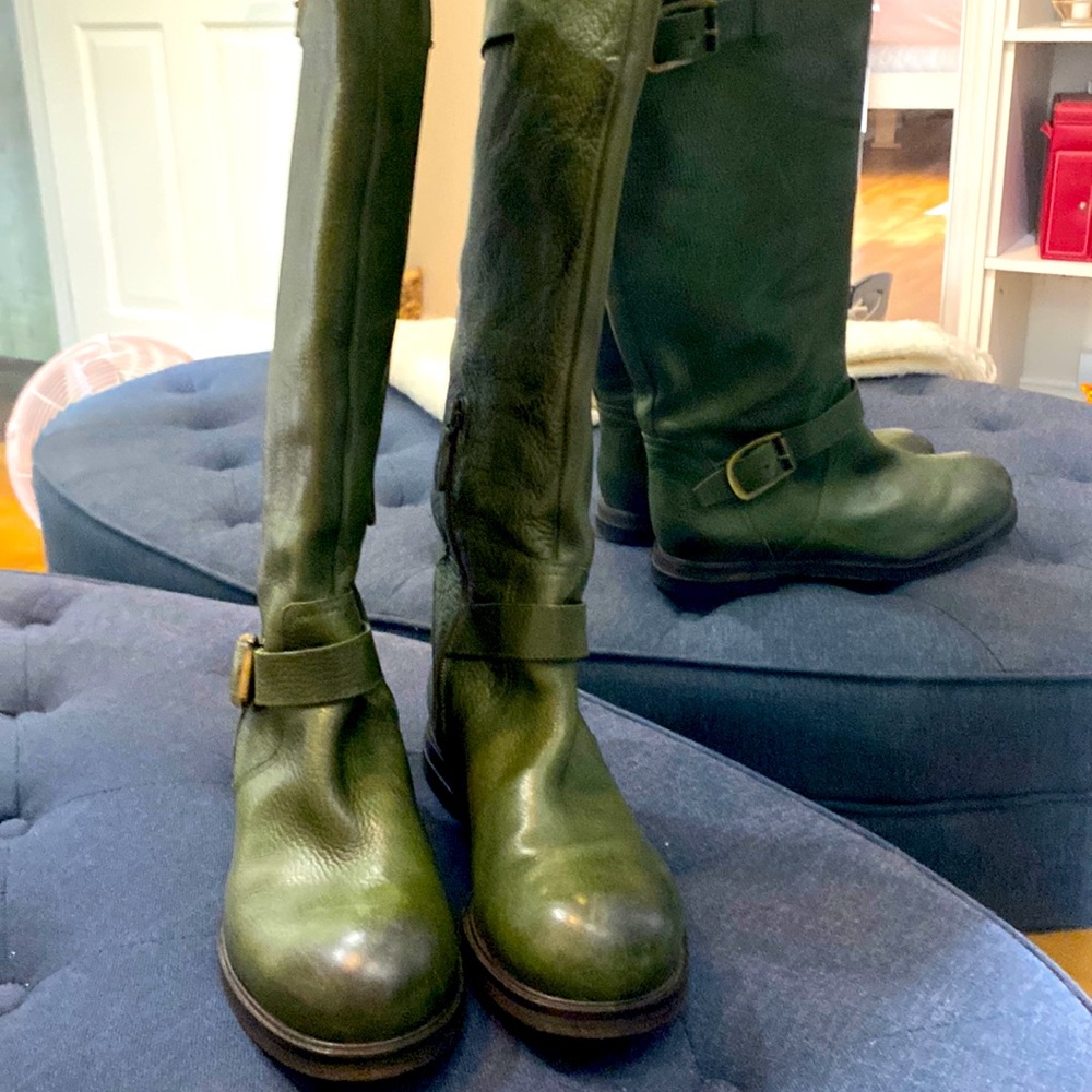 Gorgeous dark green boots. Last chance !!!